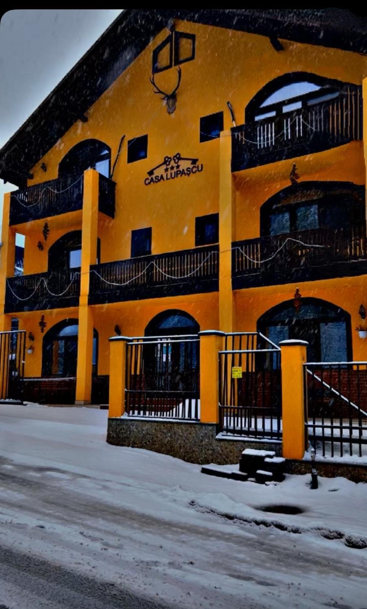 Отель Casa Lupascu Ватра-Дорней Экстерьер фото